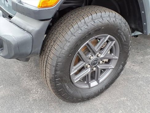 Used 2024 Jeep Wrangler Sport image 12