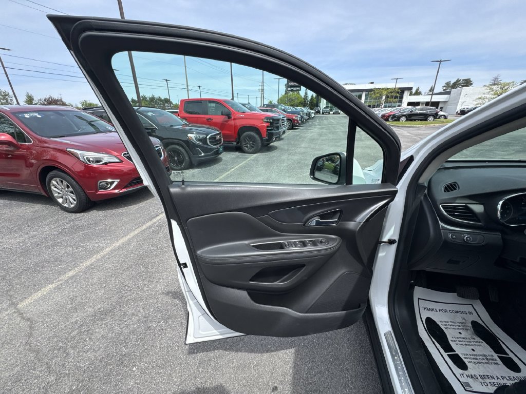Certified 2022 Buick Encore Preferred AWD/4WD image 30