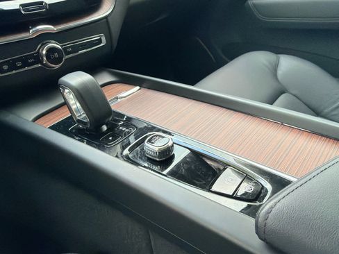 Certified 2023 Volvo XC60 B5 Plus image 28