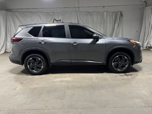 Used 2024 Nissan Rogue SV AWD/4WD image 8