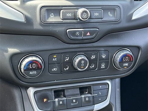 Used 2022 GMC Terrain SLE w/ Driver Convenience Package image 27