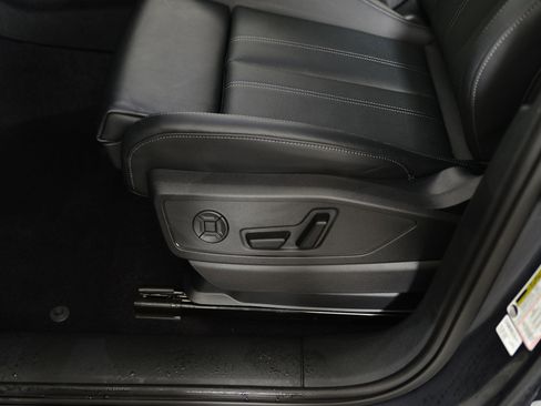 New 2025 Audi Q5 Prestige image 23