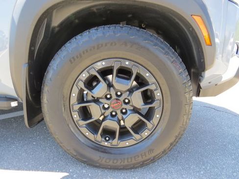 Used 2022 Nissan Frontier PRO-4X w/ Pro-4X Premium Package AWD/4WD image 11