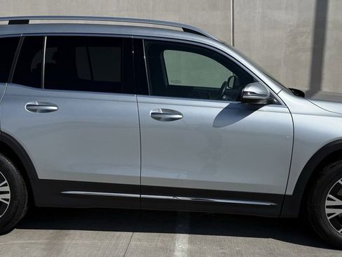 Used 2024 Mercedes-Benz GLB 250 image 3