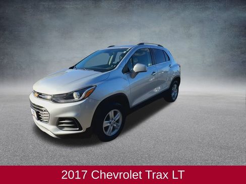 Used 2017 Chevrolet Trax LT w/ LT Convenience Package image 3