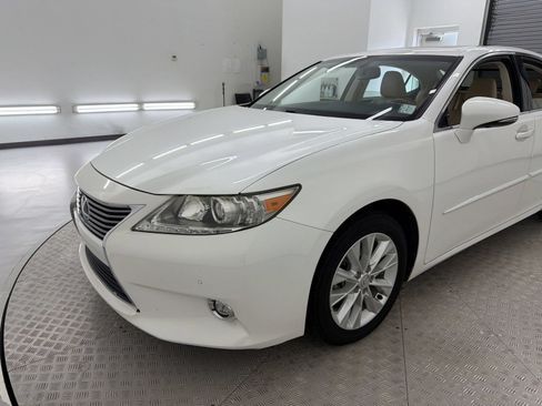 Used 2015 Lexus ES 300h w/ Navigation System Package FWD image 27