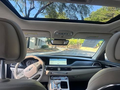 Used 2021 Genesis G90 3.3T Premium RWD image 8