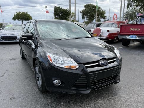 Used 2014 Ford Focus SE w/ SE Sport Package image 10