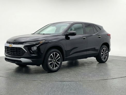 Used 2025 Chevrolet TrailBlazer LT image 3