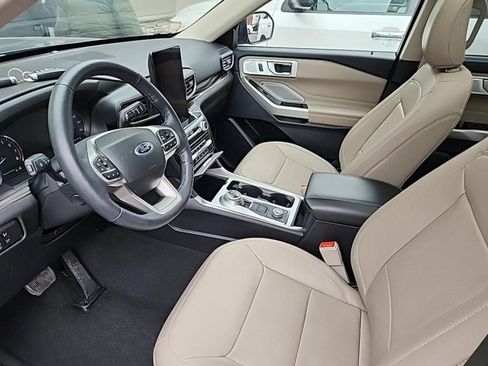 Used 2023 Ford Explorer Limited w/ Limited Technology Package image 12