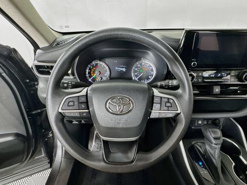 Used 2023 Toyota Highlander L FWD image 13