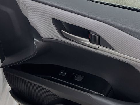 Used 2025 Toyota Camry SE image 32