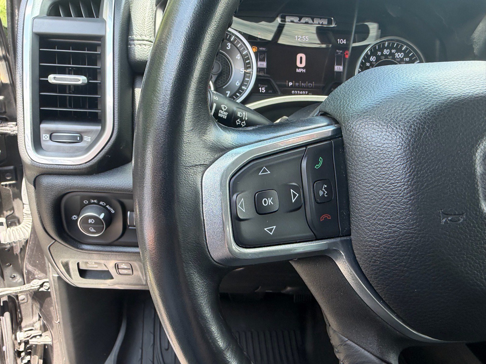 Used 2022 RAM 1500 Laramie AWD/4WD image 36