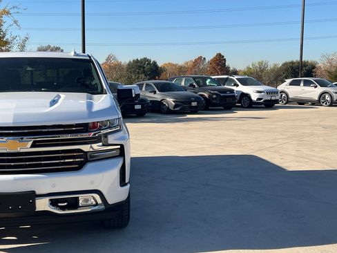 Used 2019 Chevrolet Silverado 1500 High Country w/ Z71 Off-Road Package image 3