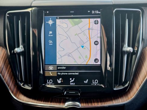 Used 2021 Volvo XC60 T5 Momentum w/ Premium Package image 40