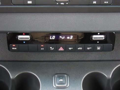 Used 2023 Mercedes-Benz Sprinter 2500 image 34