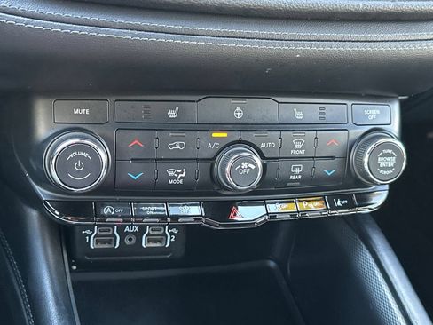 Used 2022 Dodge Durango GT RWD image 25