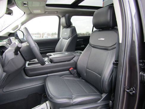 Certified 2025 Ford Expedition Platinum AWD/4WD image 18