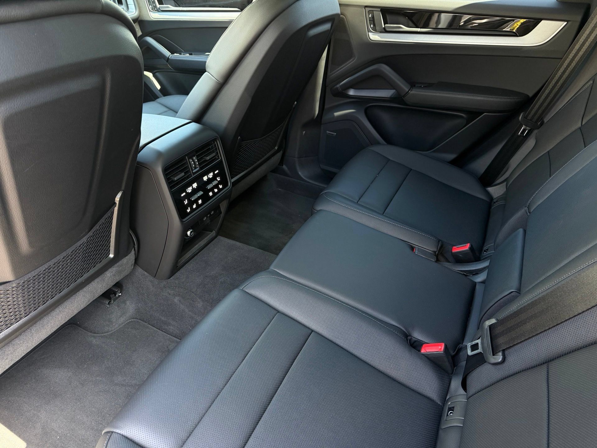 Certified 2026 Porsche Cayenne E-Hybrid AWD/4WD image 30