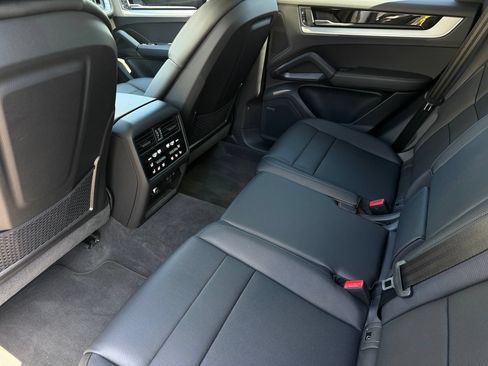 Certified 2026 Porsche Cayenne E-Hybrid AWD/4WD image 30