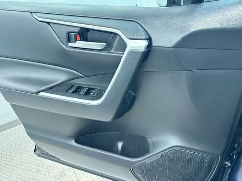 Used 2025 Toyota RAV4 XLE w/ Convenience Package image 30