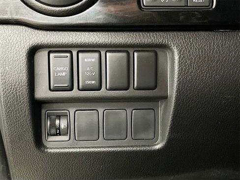 Used 2023 Nissan Titan SV w/ SV Convenience Package image 10