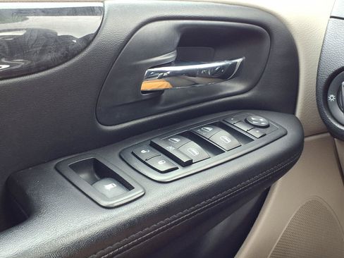 Used 2013 Dodge Grand Caravan SE FWD image 19