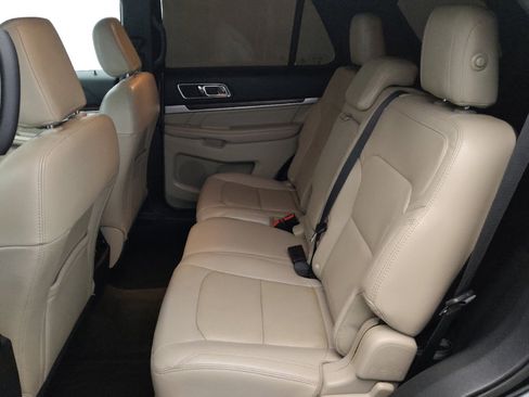 Used 2018 Ford Explorer Limited image 18