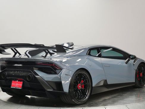 Used 2022 Lamborghini Huracan STO RWD image 9