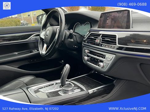 Used 2019 BMW 750i xDrive w/ M Sport Package image 22