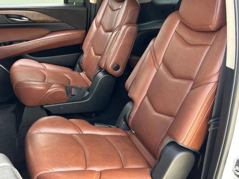Used 2018 Cadillac Escalade ESV Luxury AWD/4WD image 20
