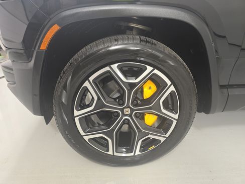Used 2024 Rivian R1S Adventure AWD/4WD image 9