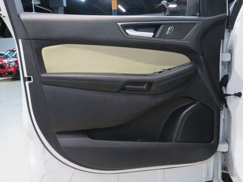 Used 2019 Ford Edge SE image 27