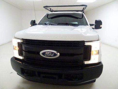 Used 2019 Ford F250 XL w/ Power Equipment Group image 9