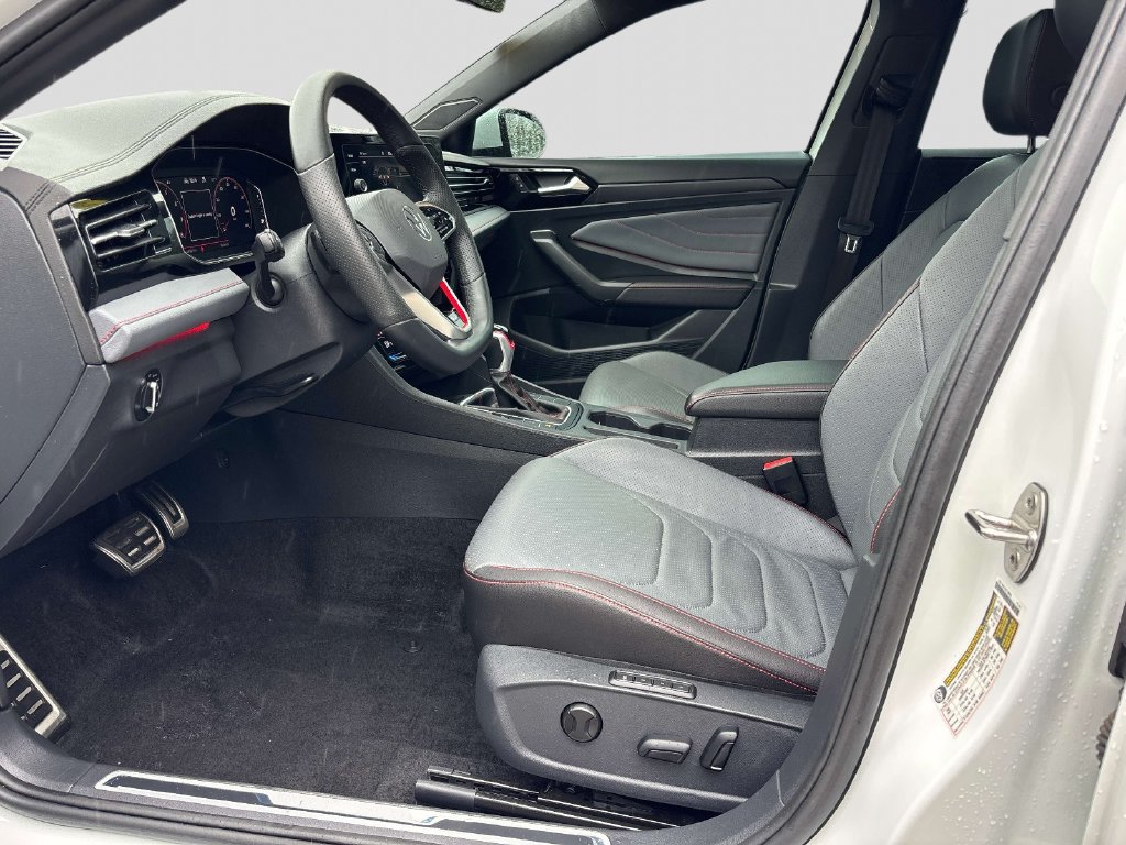 Used 2025 Volkswagen Jetta GLI Autobahn FWD image 9