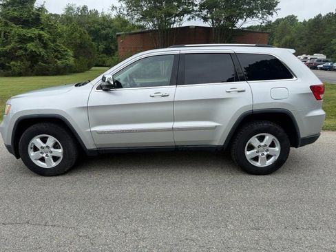 Used 2013 Jeep Grand Cherokee Laredo w/ Laredo E Group AWD/4WD image 1