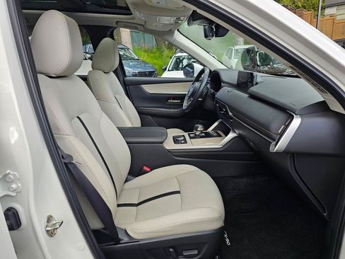 Used 2024 MAZDA CX-90 Plug-In Hybrid w/ Premium Pkg AWD/4WD image 11