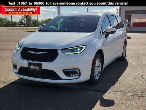Used 2023 Chrysler Pacifica Touring-L FWD image 1
