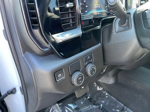 Used 2025 Chevrolet Silverado 1500 LT image 26