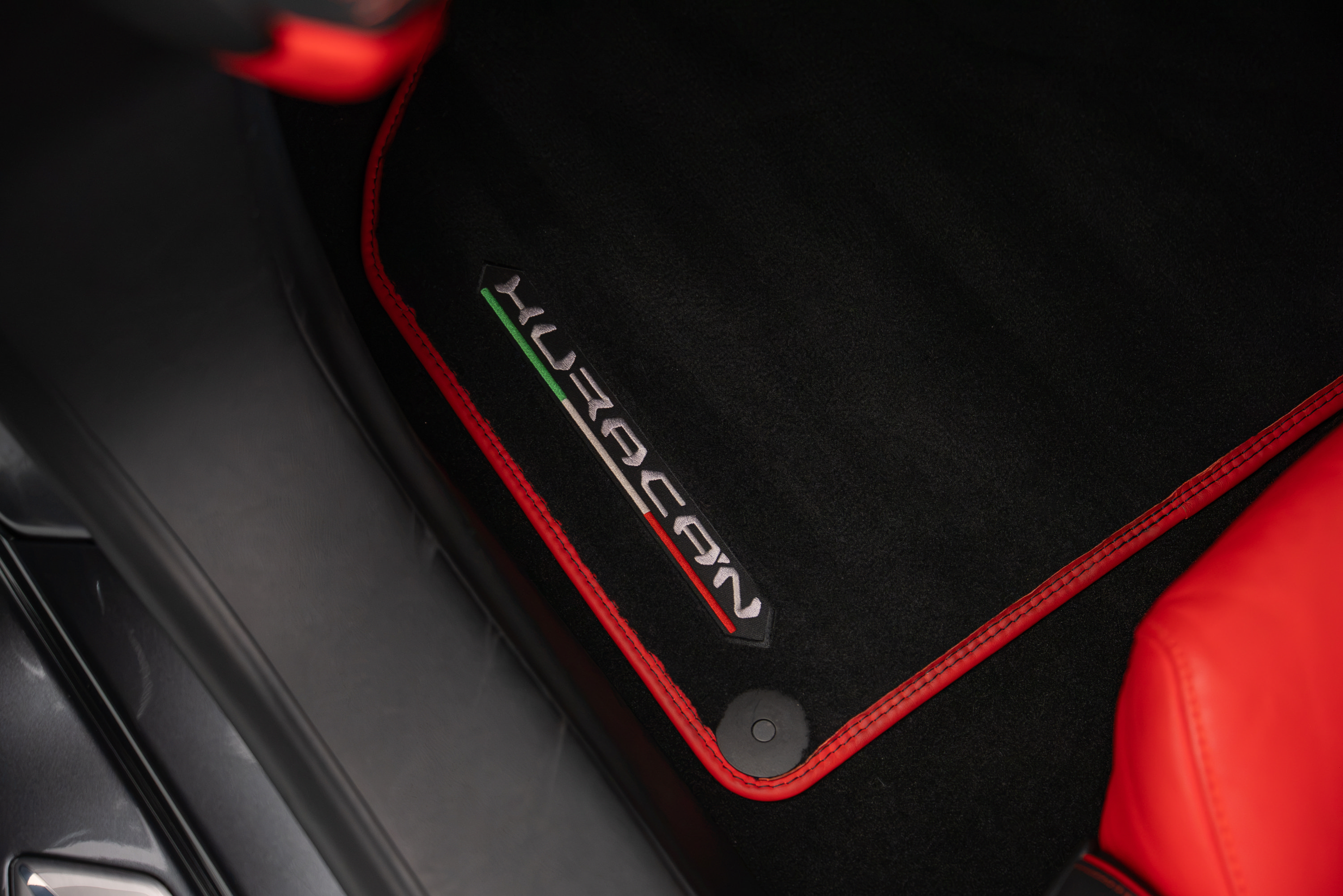 Used 2021 Lamborghini Huracan EVO RWD image 11