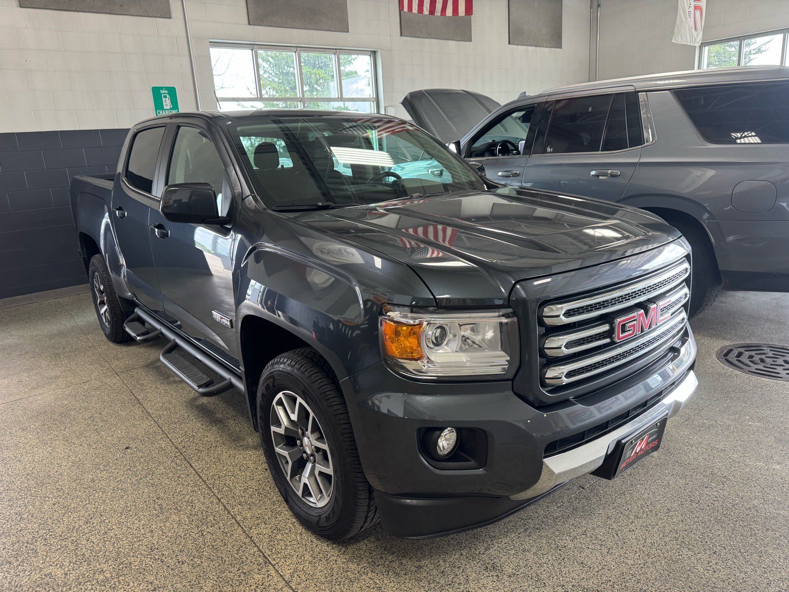 Used 2015 GMC Canyon SLE w/ All-Terrain Package AWD/4WD image 3