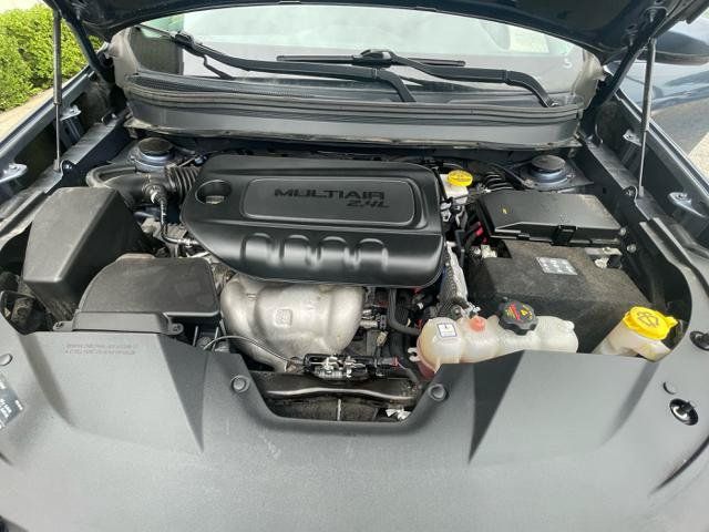 Used 2019 Jeep Cherokee Latitude Plus w/ Cold Weather Group AWD/4WD image 15