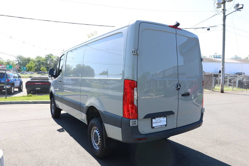 Used 2024 Mercedes-Benz Sprinter 2500 image 3