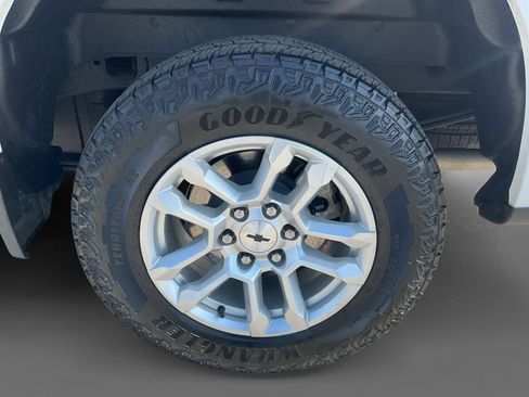 Used 2025 Chevrolet Silverado 1500 RST w/ Z71 Off-Road Package AWD/4WD image 8