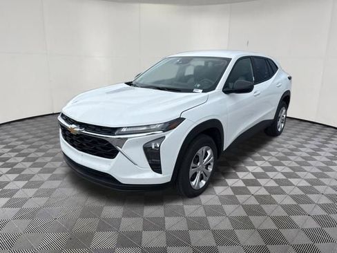 Used 2026 Chevrolet Trax LS FWD image 13