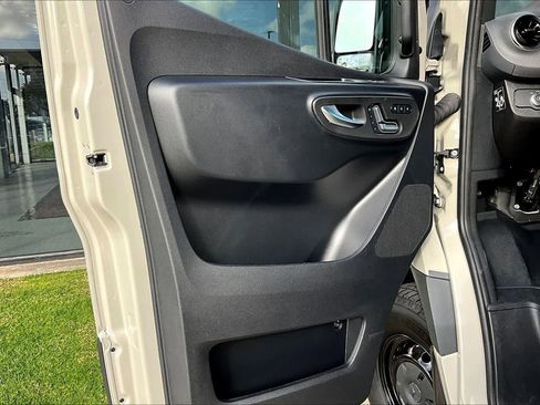New 2025 Mercedes-Benz Sprinter 2500 image 10