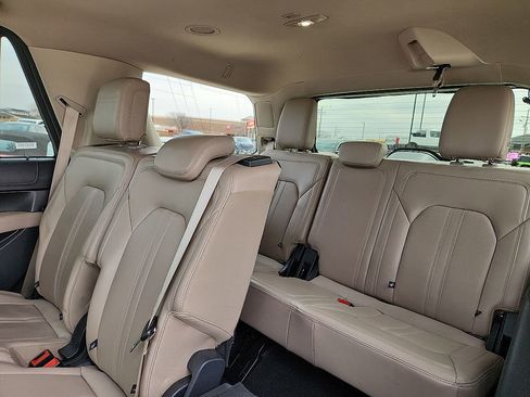 Used 2024 Ford Expedition Limited image 5