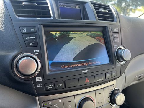 Used 2011 Toyota Highlander SE image 21