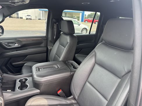 Used 2022 Chevrolet Suburban LT w/ Luxury Package image 11