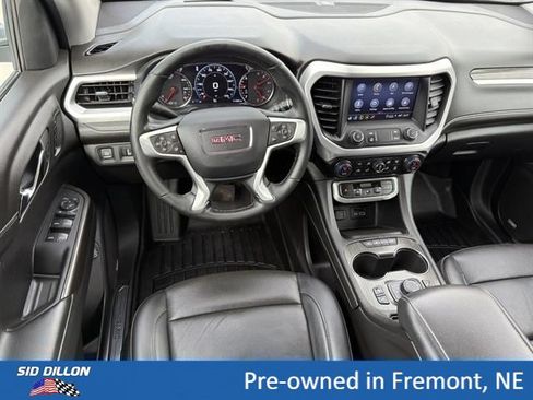 Certified 2023 GMC Acadia SLT w/ Technology Package AWD/4WD image 9